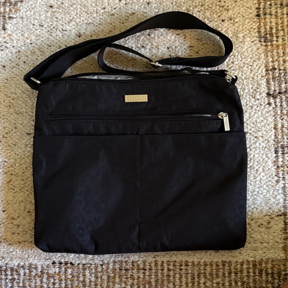 Baggallini Black Messenger Bag - Picture 1 of 4